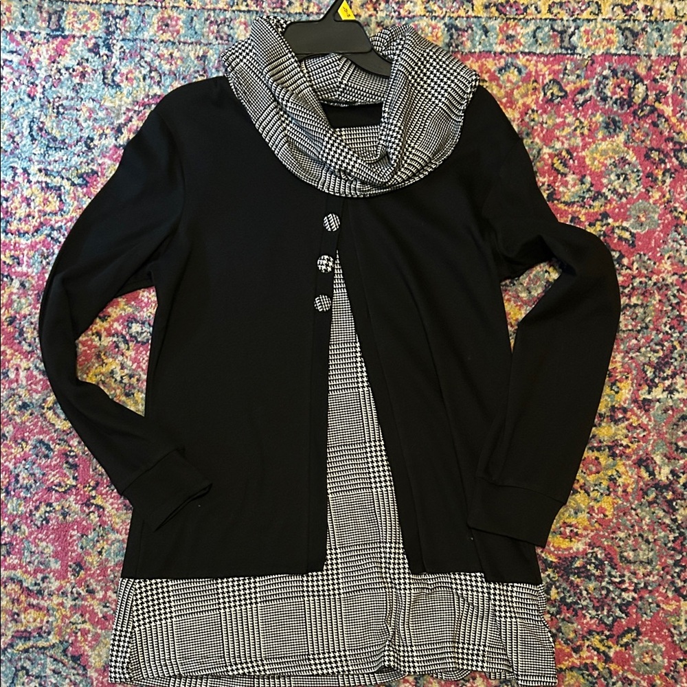 Black and White Women's Tunic Top